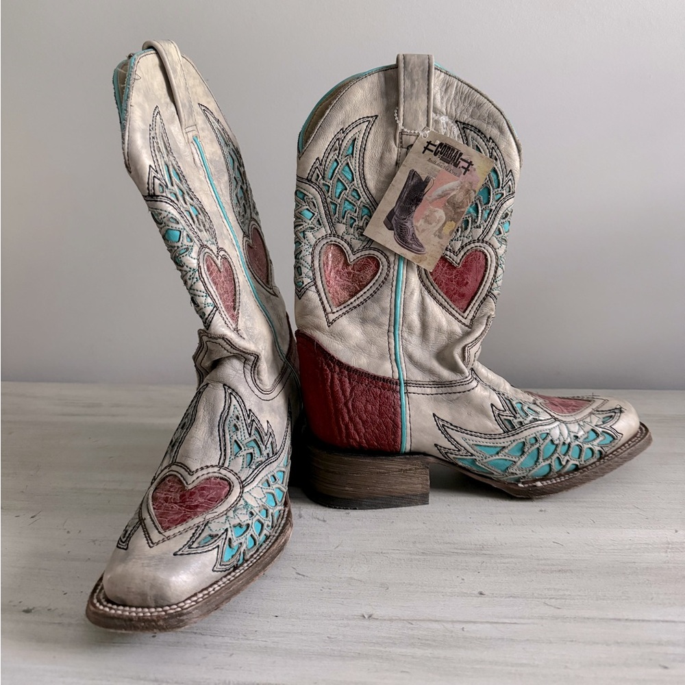 NWT Corral Vintage wing & heart square toe cowgirl boots | sz 6.5 | RARE! A2788